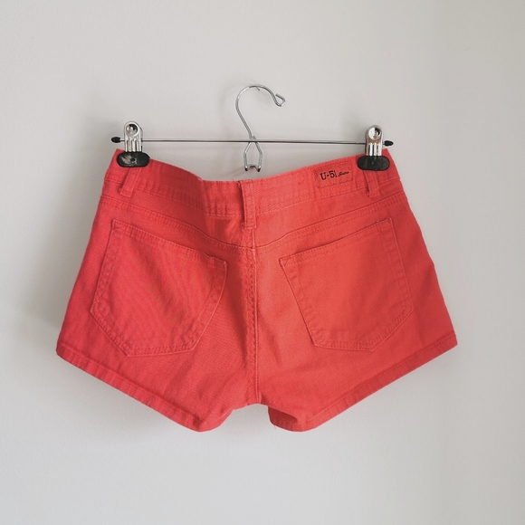 Red shorts - Picture 2 of 3